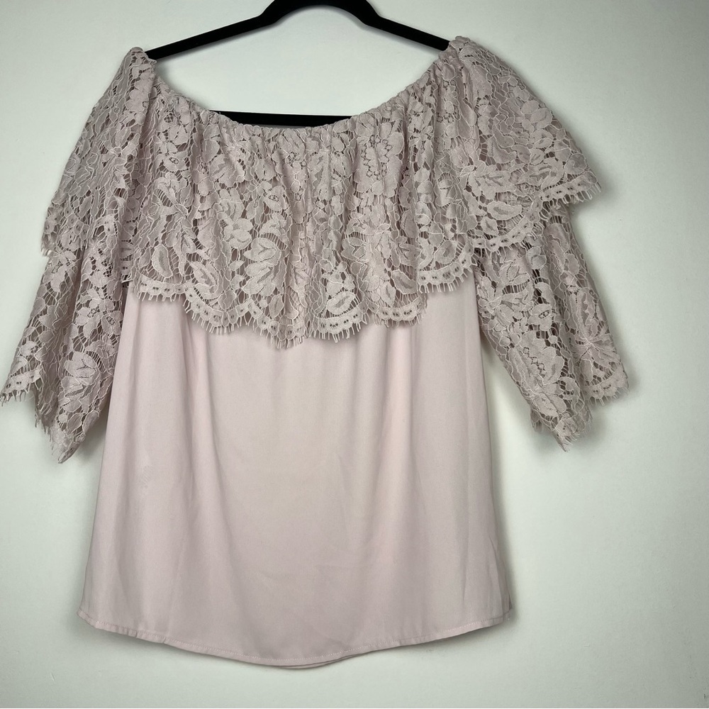 Vince Camuto Blush Pink Lace Off-The-Shoulder Bell Sleeve Blouse-Size Medium - Picture 2 of 6